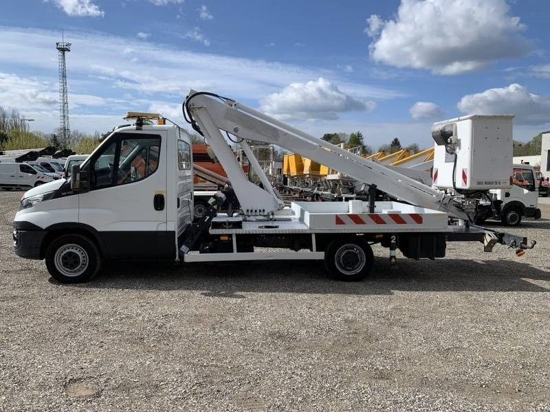 Iveco Daily Multitel 160 ALU DS - 16m - Caminhão com plataforma aérea: foto 5 Iveco Daily Multitel 160 ALU DS - 16m - Caminhão com plataforma aérea: foto 5