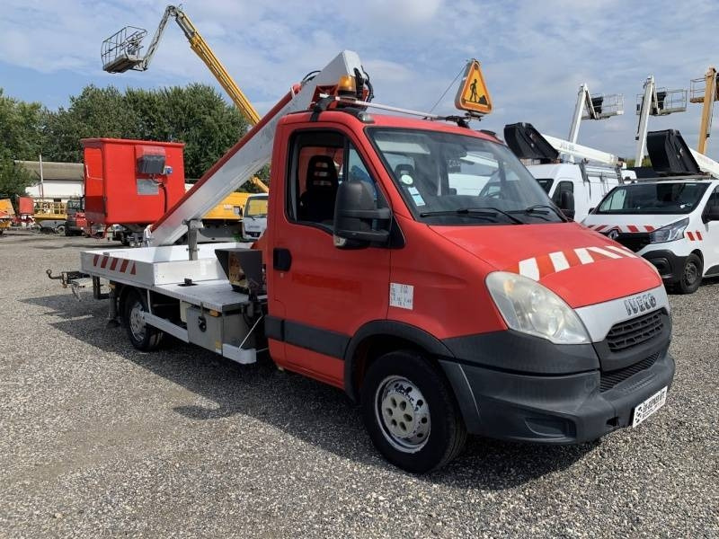 Iveco Daily Multitel 160 ALU DS - 16m - Caminhão com plataforma aérea: foto 1 Iveco Daily Multitel 160 ALU DS - 16m - Caminhão com plataforma aérea: foto 1