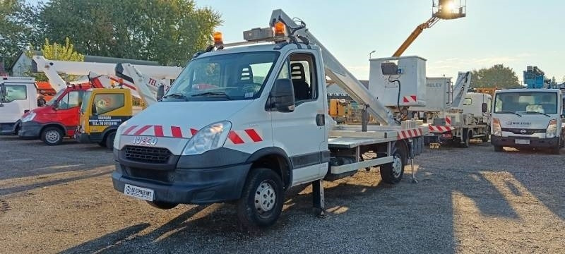 Iveco Daily Multitel 160 ALU DS - 16m - Caminhão com plataforma aérea: foto 2 Iveco Daily Multitel 160 ALU DS - 16m - Caminhão com plataforma aérea: foto 2
