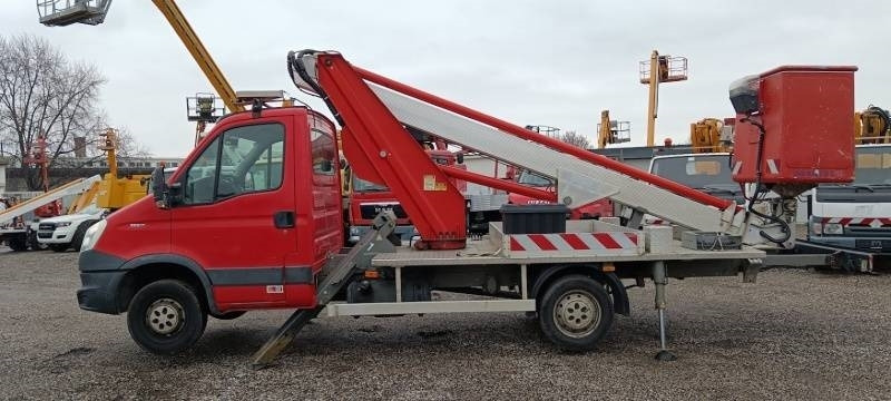 Iveco Daily Multitel MT182 DS - 18,2 m - Caminhão com plataforma aérea: foto 5 Iveco Daily Multitel MT182 DS - 18,2 m - Caminhão com plataforma aérea: foto 5