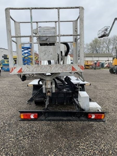 Caminhão com plataforma aérea Nissan Cabstar Multitel HX195 - 19,5m: foto 8 Caminhão com plataforma aérea Nissan Cabstar Multitel HX195 - 19,5m: foto 8