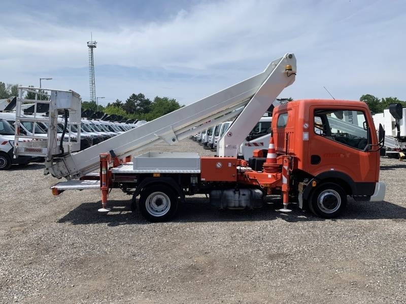 Nissan Cabstar Ruthmann-Steiger TB220 - 22,1m - 200 kg - Caminhão com plataforma aérea: foto 3 Nissan Cabstar Ruthmann-Steiger TB220 - 22,1m - 200 kg - Caminhão com plataforma aérea: foto 3