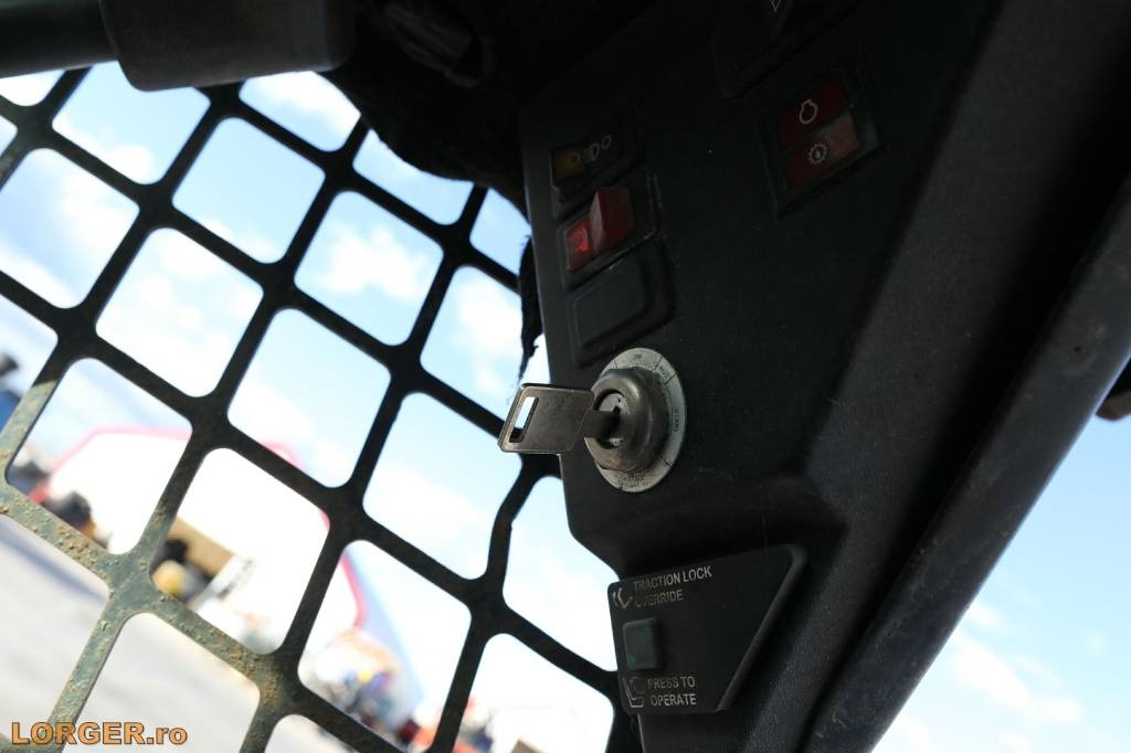 Mini pá carregadora Bobcat 553: foto 12
