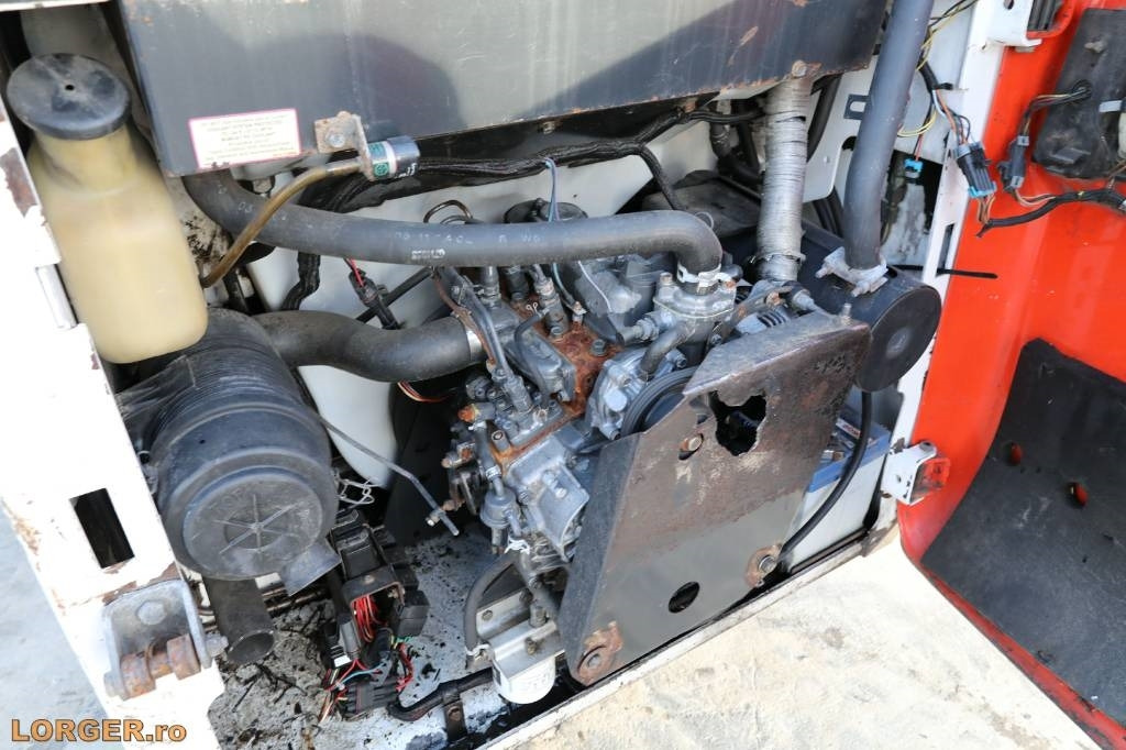 Mini pá carregadora Bobcat 553: foto 8