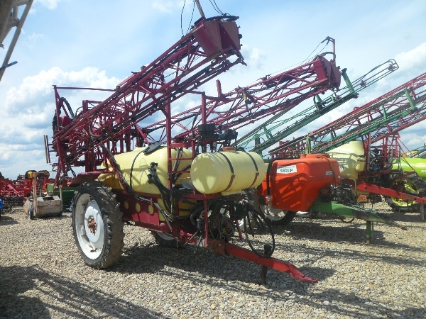 Hardi 2500 - Equipamento de fertilização: foto 1 Hardi 2500 - Equipamento de fertilização: foto 1