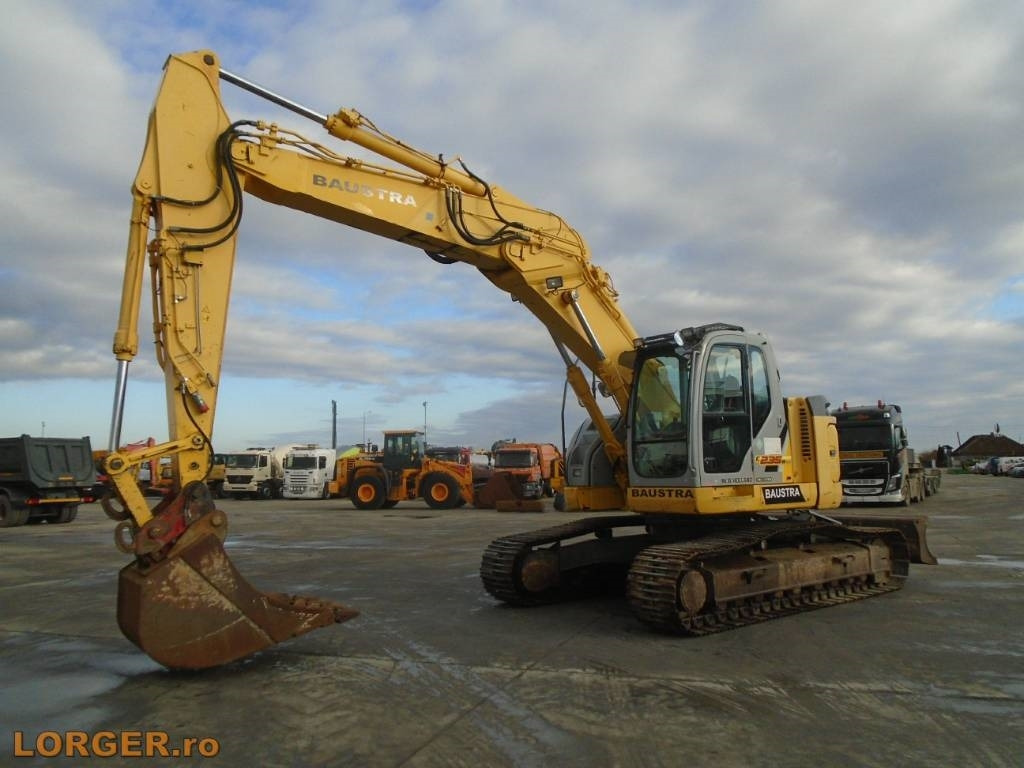 New Holland E 235 B SR-2* Blade - Escavadora de rastos: foto 2 New Holland E 235 B SR-2* Blade - Escavadora de rastos: foto 2