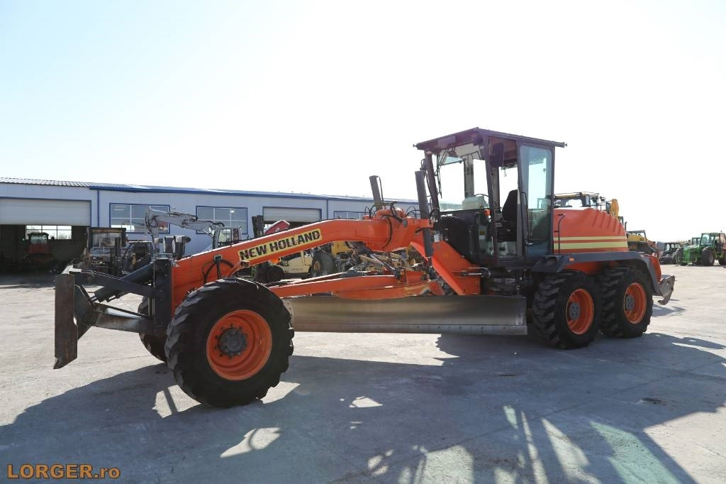 New Holland F 156.6 A with 3D GPS System - Motoniveladora: foto 4 New Holland F 156.6 A with 3D GPS System - Motoniveladora: foto 4