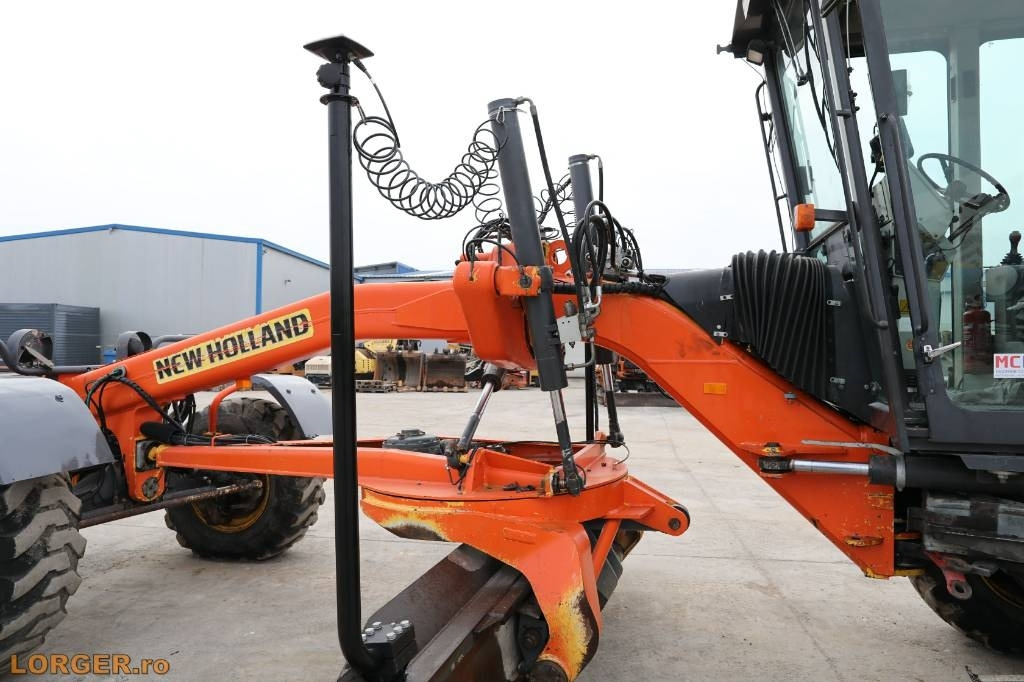 New Holland F 156.6 A with 3D GPS System - Motoniveladora: foto 5 New Holland F 156.6 A with 3D GPS System - Motoniveladora: foto 5