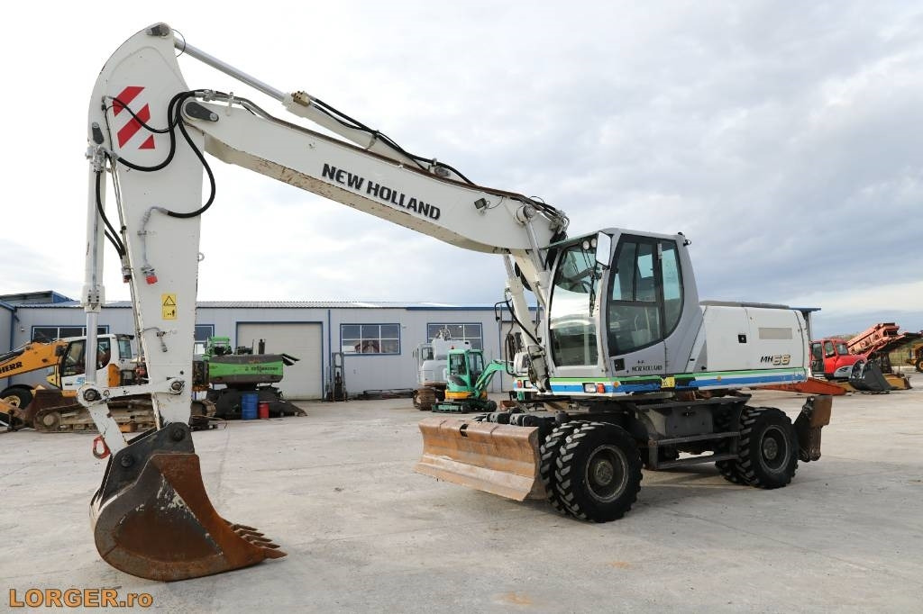 New Holland MH 6.6 + Sandvic Hammer - Escavadeira de rodas: foto 1 New Holland MH 6.6 + Sandvic Hammer - Escavadeira de rodas: foto 1