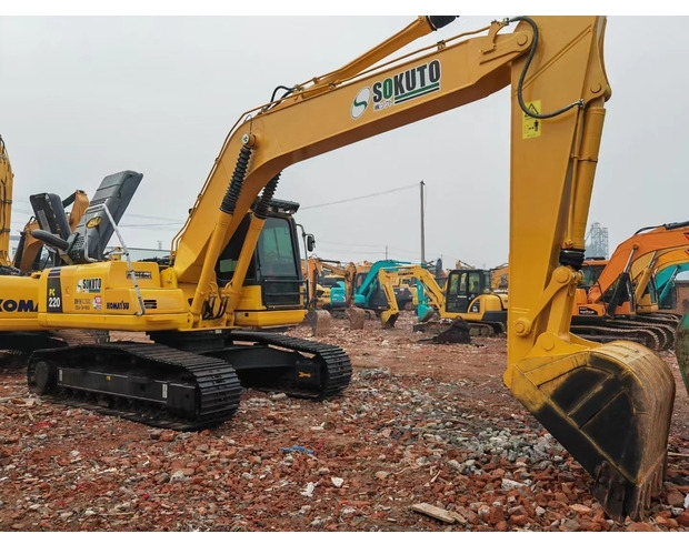 2022 Komatsu PC220-8 - Escavadora de rastos: foto 3 2022 Komatsu PC220-8 - Escavadora de rastos: foto 3