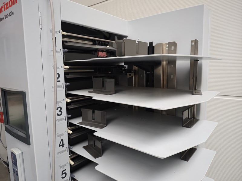 Horizon VAC-100 c | collator | 10 stations | 2008 | 33.2 mio - Máquina de impressão: foto 4 Horizon VAC-100 c | collator | 10 stations | 2008 | 33.2 mio - Máquina de impressão: foto 4