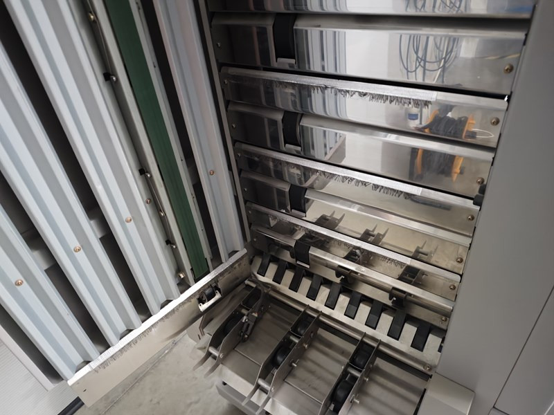 Horizon VAC-100 m | collator | 10 stations - Máquina de impressão: foto 3 Horizon VAC-100 m | collator | 10 stations - Máquina de impressão: foto 3