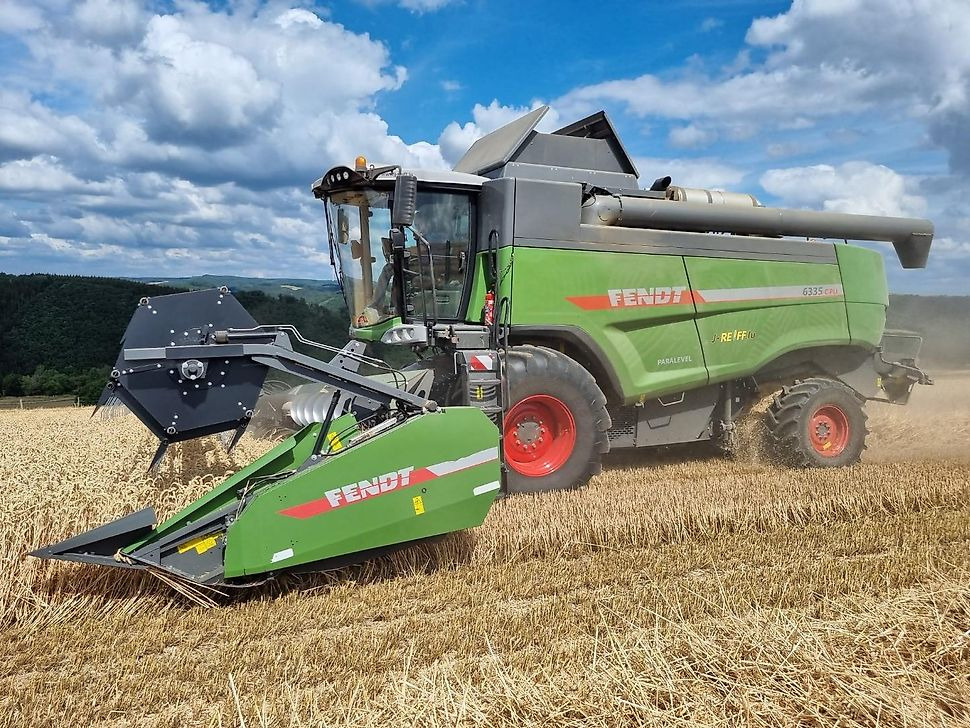 J.Reiff Sarl
Herr Stefan Neukirch - 77 Z.I in den - Ceifeira debulhadora: foto 2 J.Reiff Sarl
Herr Stefan Neukirch - 77 Z.I in den - Ceifeira debulhadora: foto 2