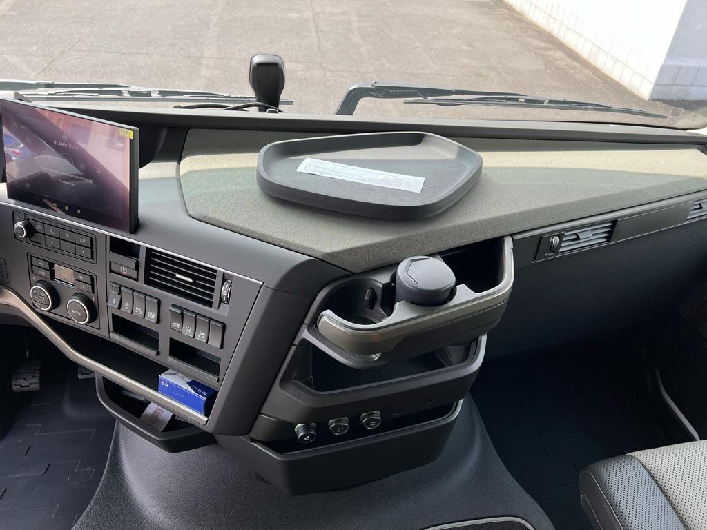 Tractor novo VOLVO FH 500 / Leather/ VEB+/ Air/ 2 tanks/ i-Parkcool/: foto 7 Tractor novo VOLVO FH 500 / Leather/ VEB+/ Air/ 2 tanks/ i-Parkcool/: foto 7