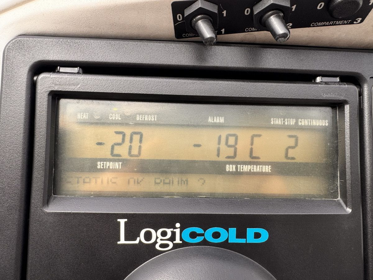 Schmitz Cargobull SKO 24/ BI TEMP CARRIER VEC 1950 MT /DS/LBW !!!! - Semi-reboque furgão: foto 5 Schmitz Cargobull SKO 24/ BI TEMP CARRIER VEC 1950 MT /DS/LBW !!!! - Semi-reboque furgão: foto 5