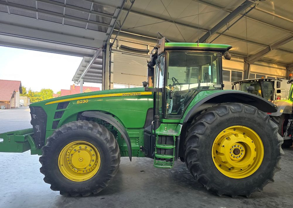 John Deere 8230 - Trator: foto 5 John Deere 8230 - Trator: foto 5