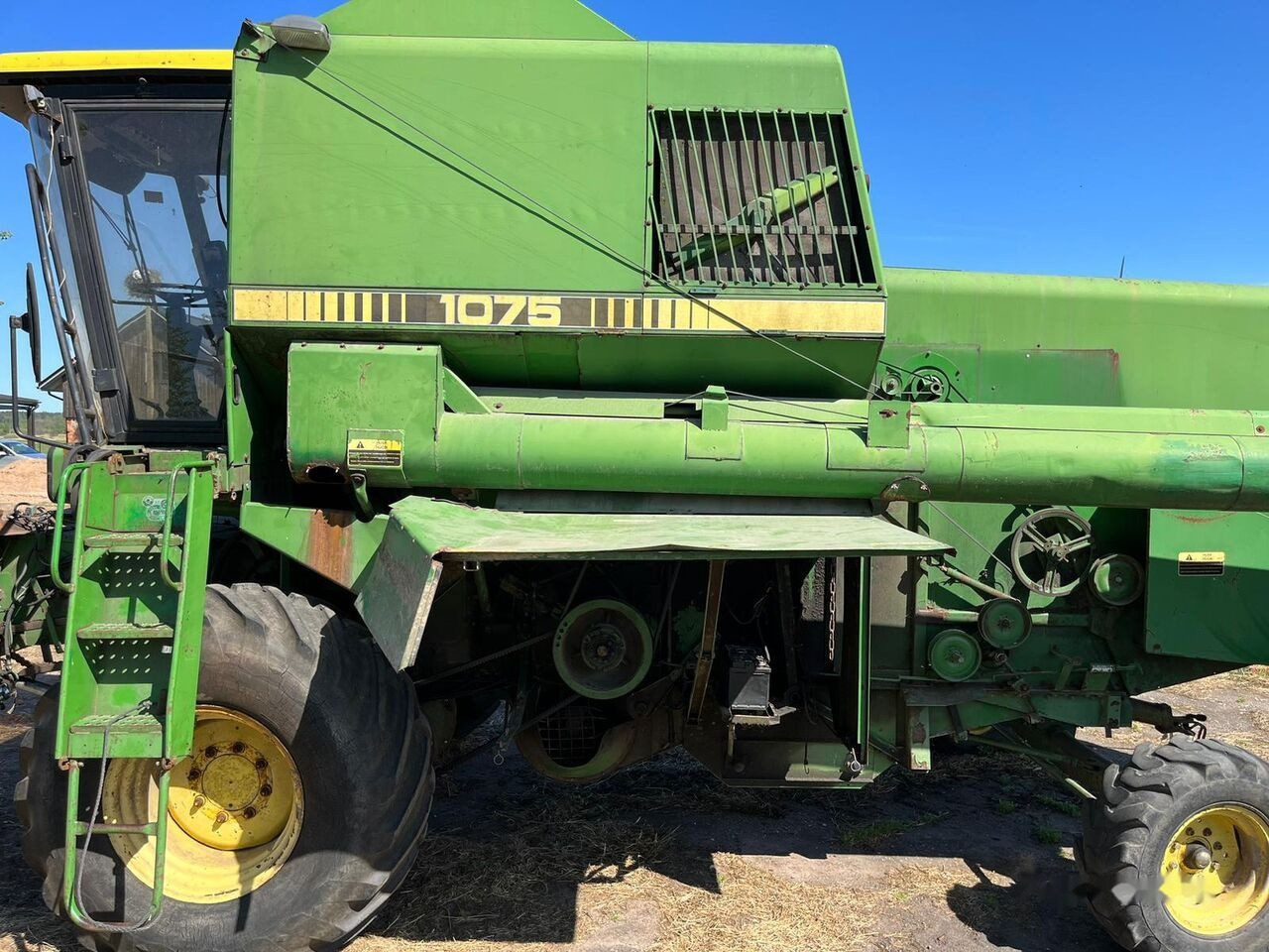 John Deere 1075 - Ceifeira debulhadora: foto 1 John Deere 1075 - Ceifeira debulhadora: foto 1