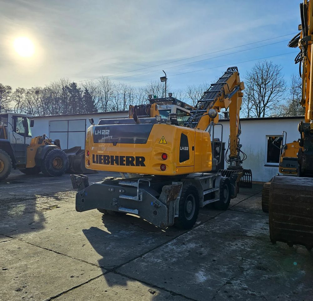 Liebherr LH22 M - Escavadeira de rodas: foto 1 Liebherr LH22 M - Escavadeira de rodas: foto 1