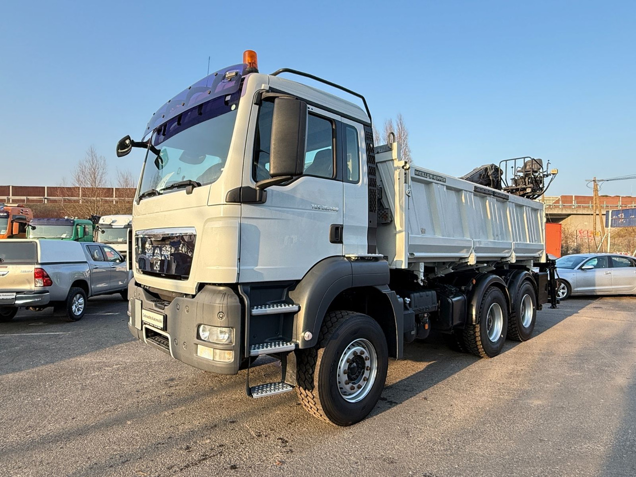 MAN TGS 26.400 Kipper mit Kran Jonsered 6x4 - Camião basculante: foto 3 MAN TGS 26.400 Kipper mit Kran Jonsered 6x4 - Camião basculante: foto 3