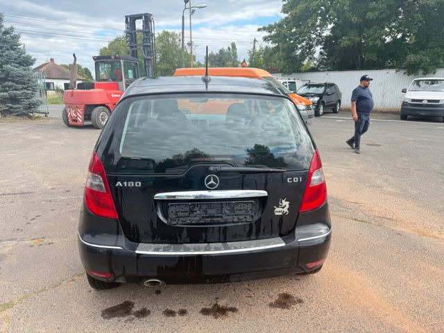 Mercedes-Benz A 180 A -Klasse A 180 CDI - Automóvel: foto 4 Mercedes-Benz A 180 A -Klasse A 180 CDI - Automóvel: foto 4