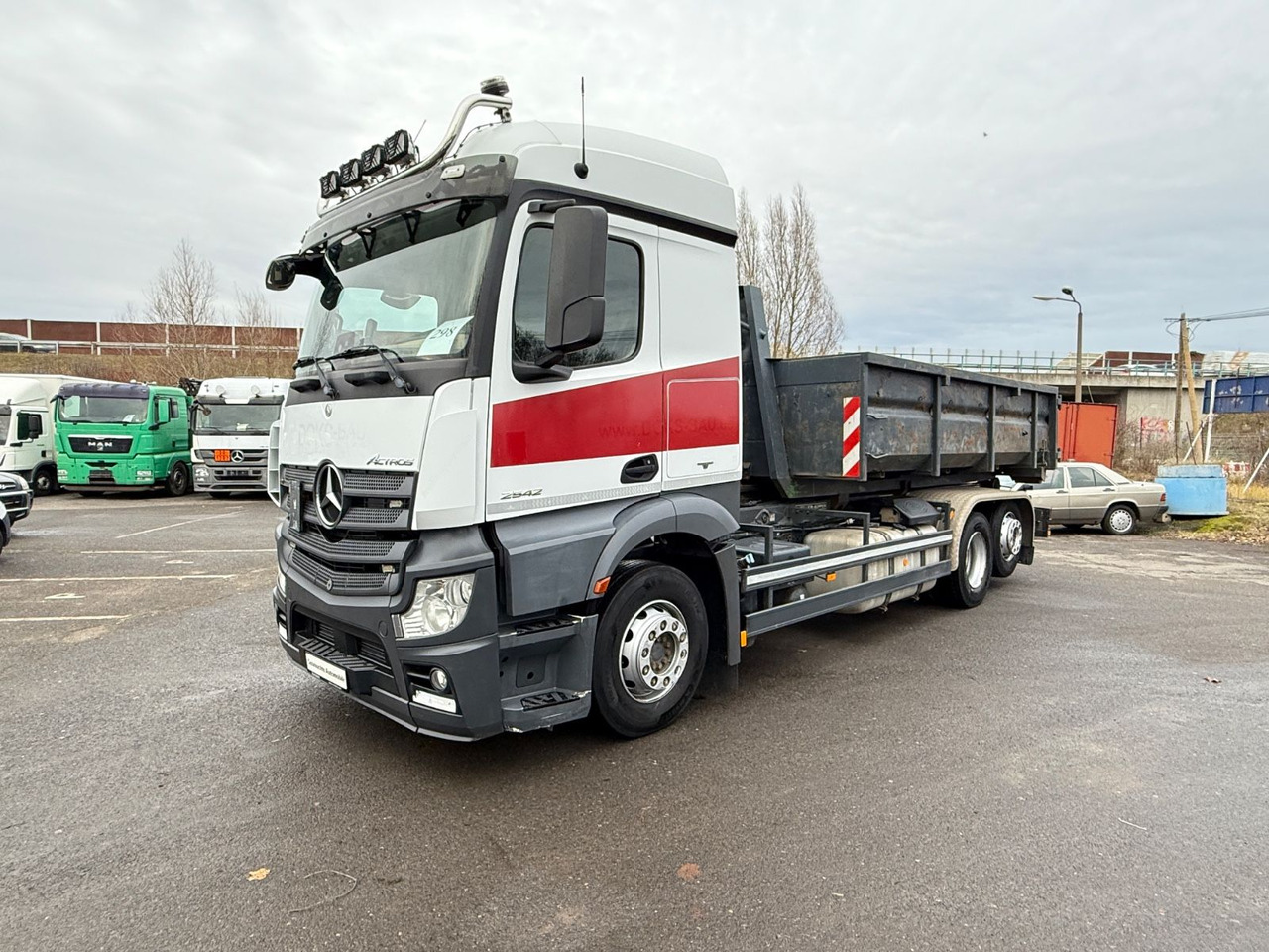Mercedes-Benz Actros 2542 Abrollkipper mit Container - Camião polibenne: foto 3 Mercedes-Benz Actros 2542 Abrollkipper mit Container - Camião polibenne: foto 3