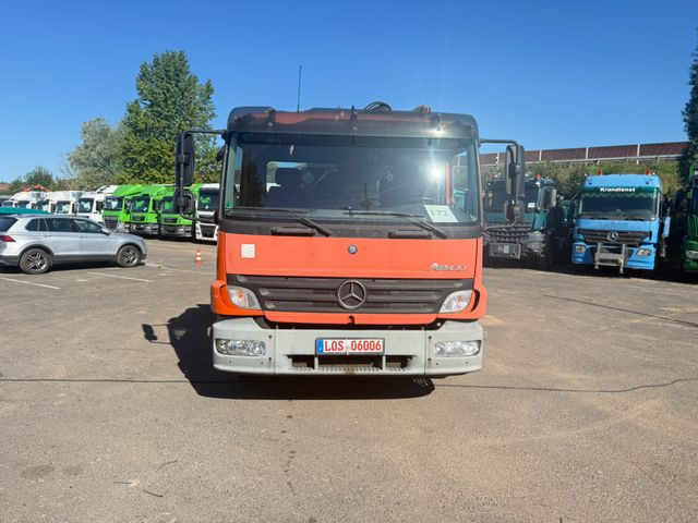 Mercedes-Benz Atego 1223 mit Kran MKG HLK 76 - Camião de caixa aberta/ Plataforma, Camião grua: foto 1 Mercedes-Benz Atego 1223 mit Kran MKG HLK 76 - Camião de caixa aberta/ Plataforma, Camião grua: foto 1