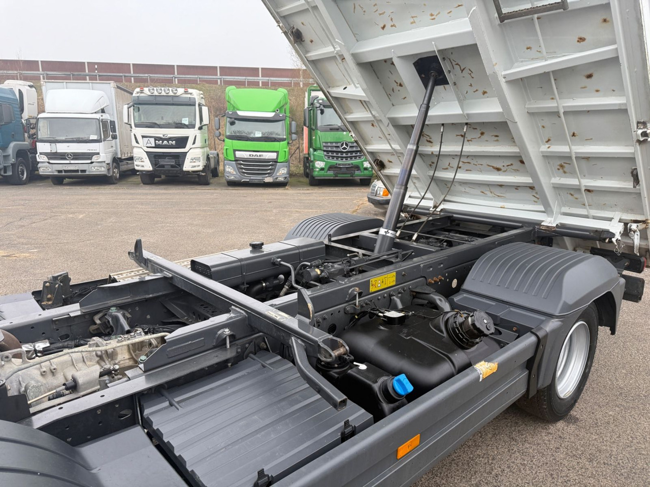 Camião basculante Mercedes-Benz Atego 816 Kipper  73 tkm: foto 14