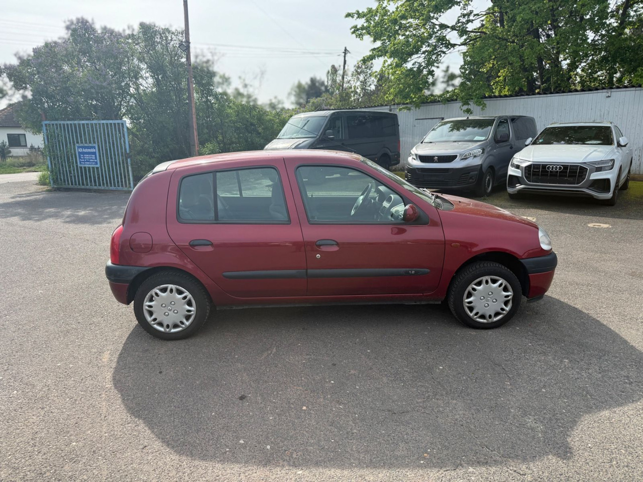 Renault Clio Basis 1.2 HU - Sedan: foto 3 Renault Clio Basis 1.2 HU - Sedan: foto 3