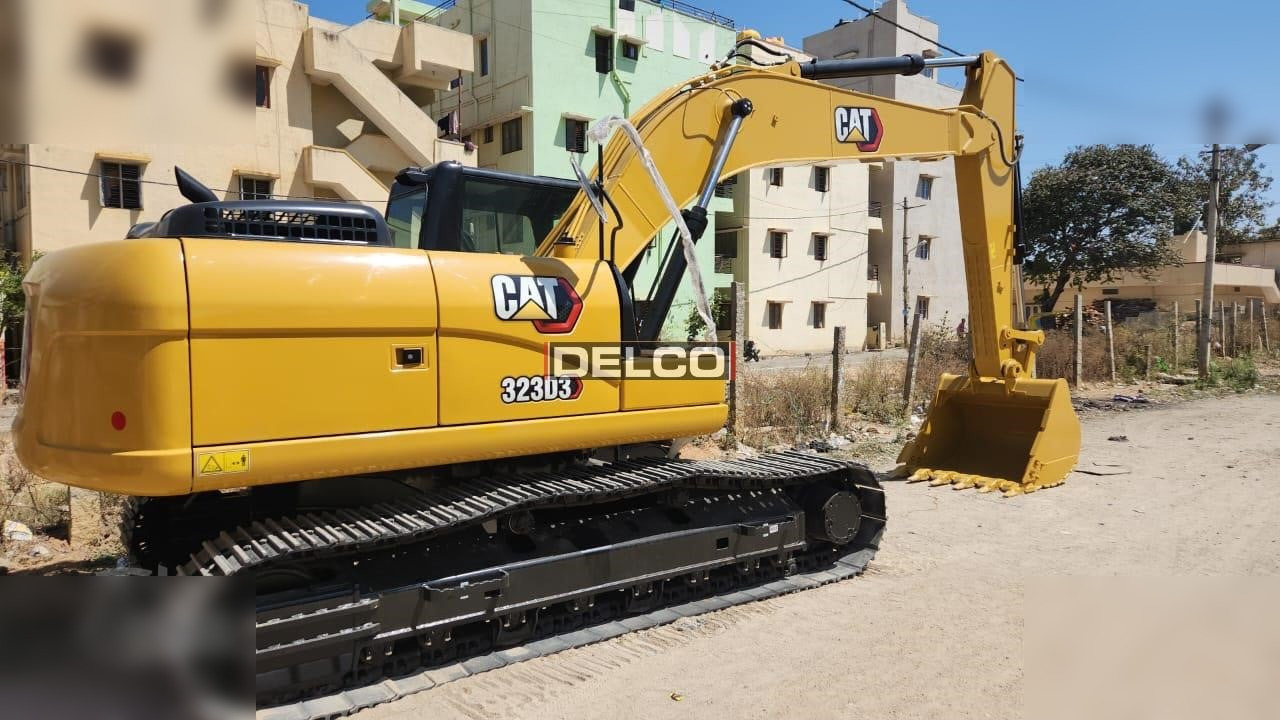 CATERPILLAR 323D3 - Escavadora de rastos: foto 4 CATERPILLAR 323D3 - Escavadora de rastos: foto 4