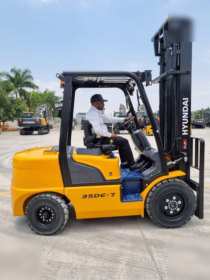 HYUNDAI 35DE-7 - Empilhadeira: foto 2 HYUNDAI 35DE-7 - Empilhadeira: foto 2