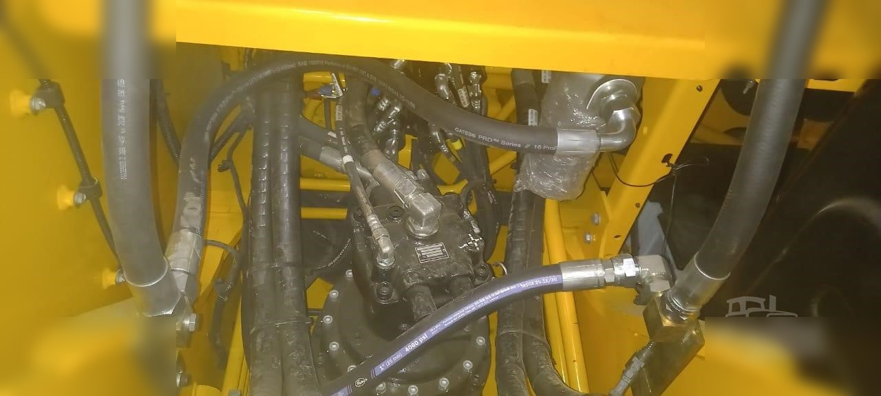 Escavadora de rastos novo JCB JS210 LC: foto 11