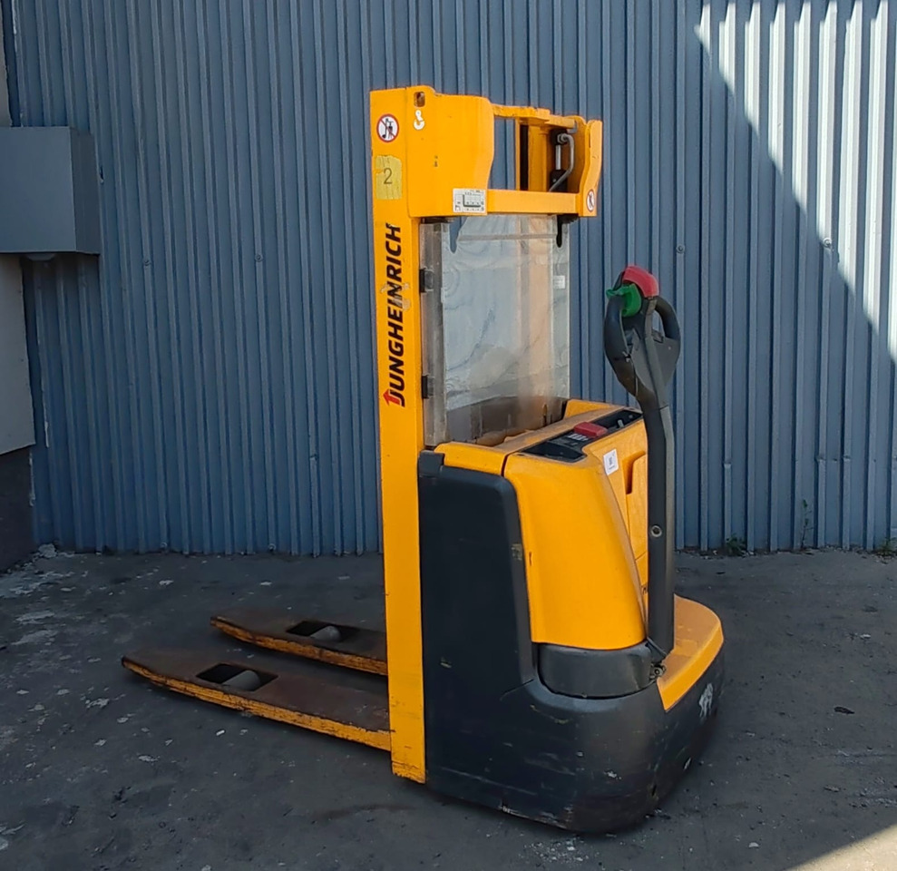 Jungheinrich EJC 112 2.5m/ free lift - Stacker: foto 1 Jungheinrich EJC 112 2.5m/ free lift - Stacker: foto 1