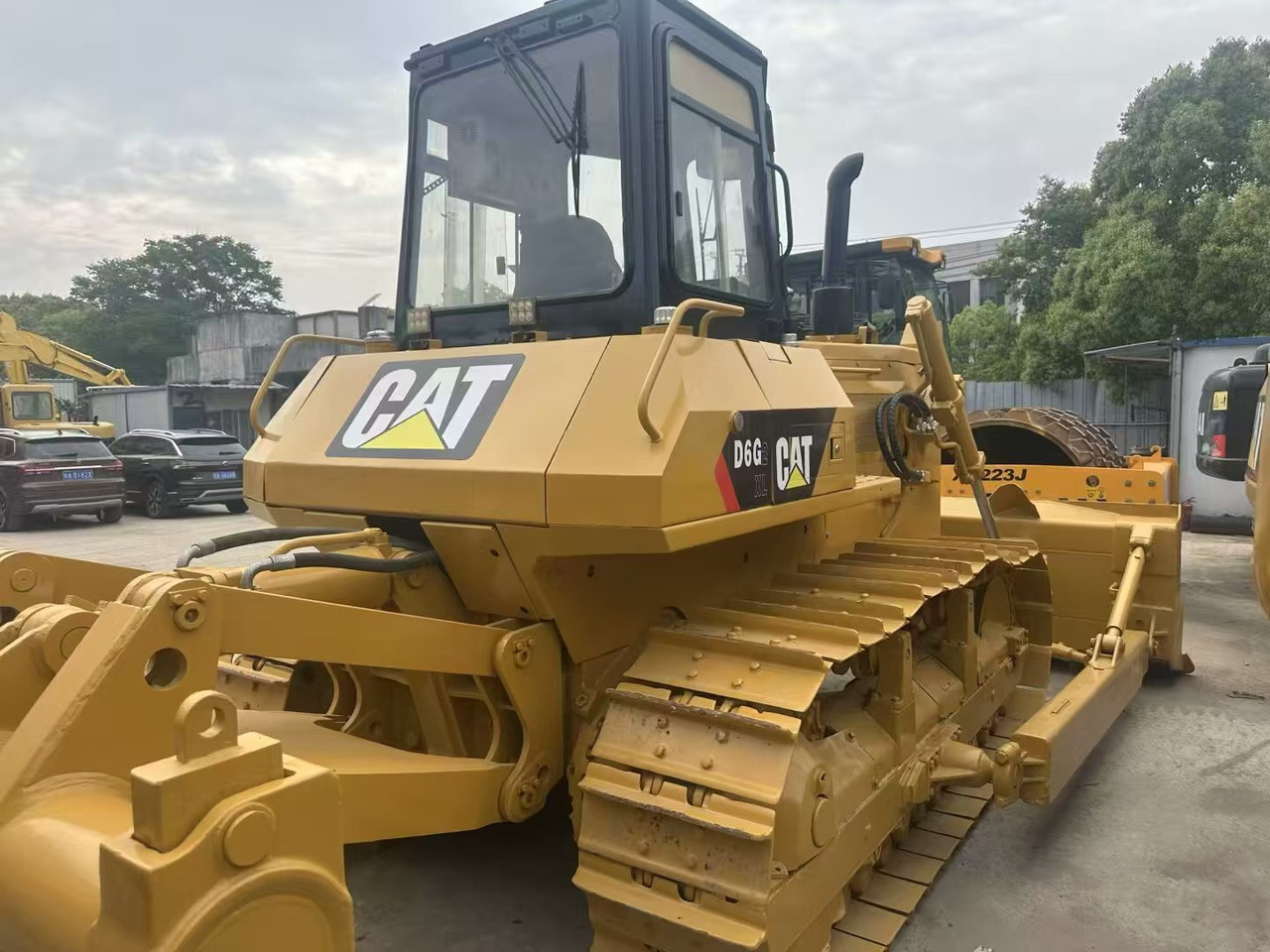 CAT D6G - Buldôzer: foto 1 CAT D6G - Buldôzer: foto 1