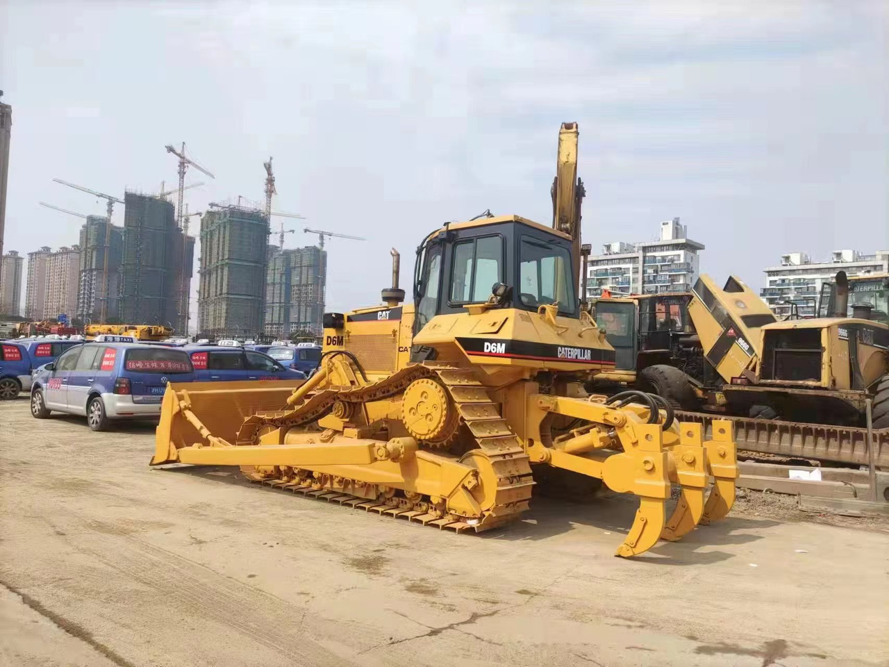CAT D6M - Buldôzer: foto 2 CAT D6M - Buldôzer: foto 2