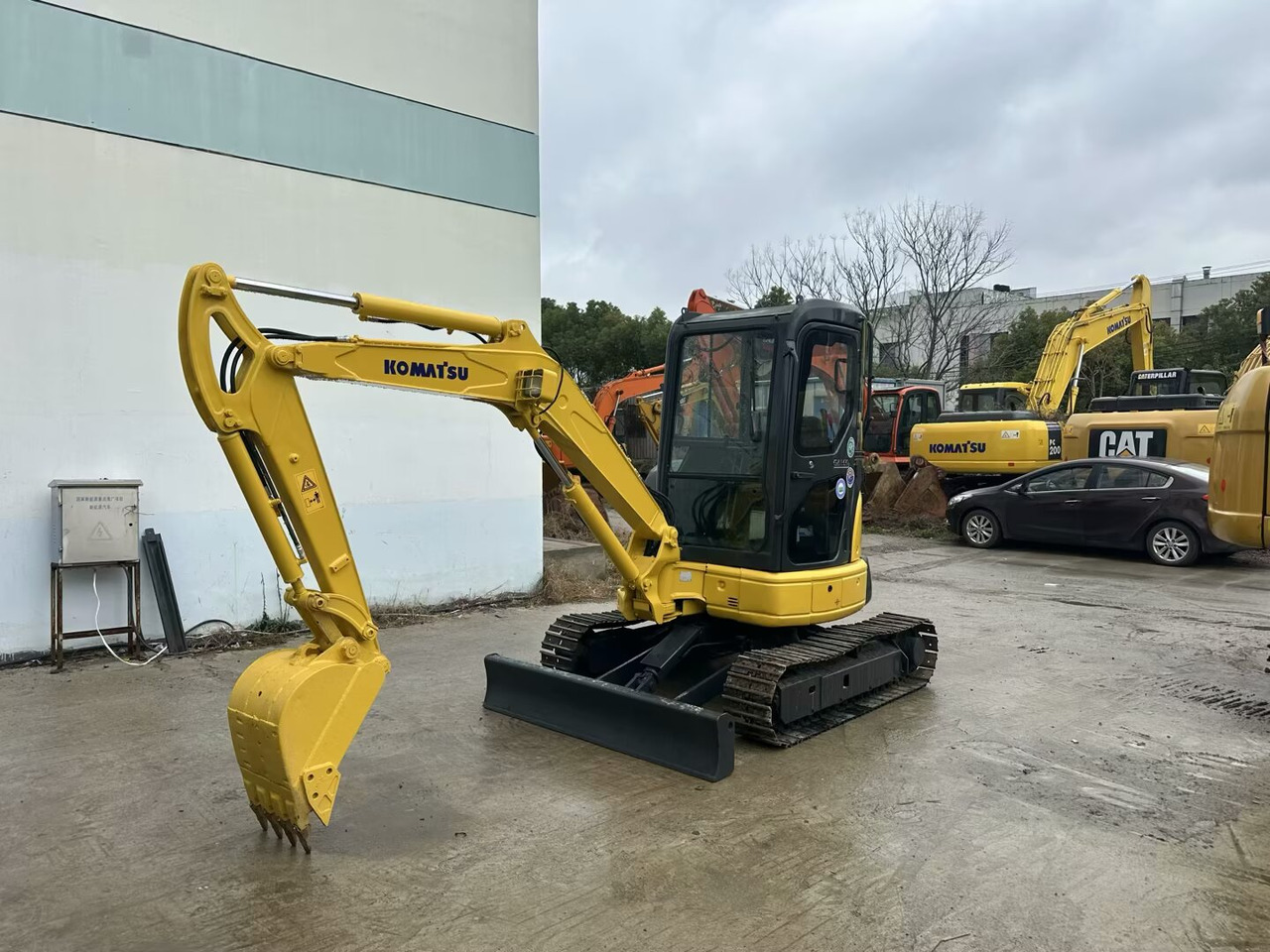 Komatsu pc35MR - Mini escavadeira: foto 1 Komatsu pc35MR - Mini escavadeira: foto 1