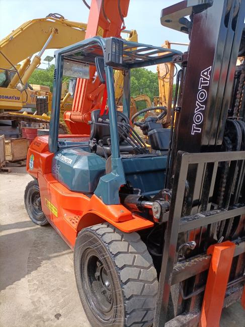 Toyota - Empilhadeira a diesel: foto 3 Toyota - Empilhadeira a diesel: foto 3