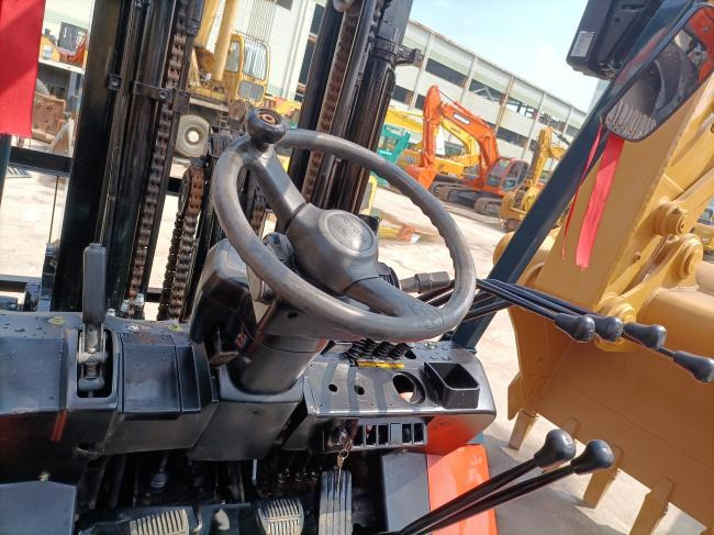 Toyota - Empilhadeira a diesel: foto 4 Toyota - Empilhadeira a diesel: foto 4