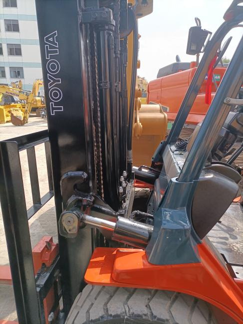 Toyota - Empilhadeira a diesel: foto 5 Toyota - Empilhadeira a diesel: foto 5