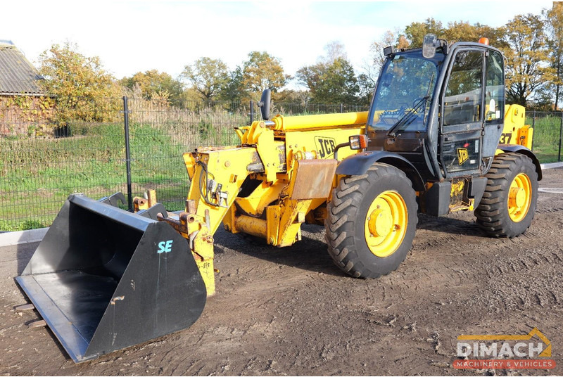 JCB 537 135 JCB 537 125 telehandler with remote control basket + bucket and forks top item!! - Empilhador telescópico: foto 5 JCB 537 135 JCB 537 125 telehandler with remote control basket + bucket and forks top item!! - Empilhador telescópico: foto 5