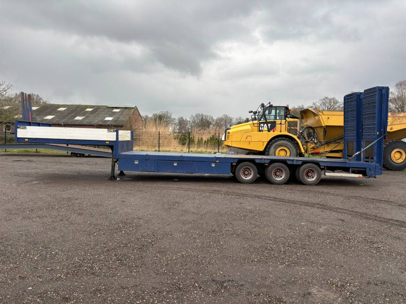 Nooteboom Lowloader tieflader 3 assen leaf spring, laadklep - Semi-reboque baixa: foto 1 Nooteboom Lowloader tieflader 3 assen leaf spring, laadklep - Semi-reboque baixa: foto 1