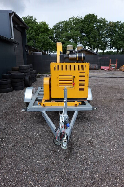 Shengmiao Hc6140 new wood chipper with trailer!! - Estilhaçadora de madeira: foto 4 Shengmiao Hc6140 new wood chipper with trailer!! - Estilhaçadora de madeira: foto 4