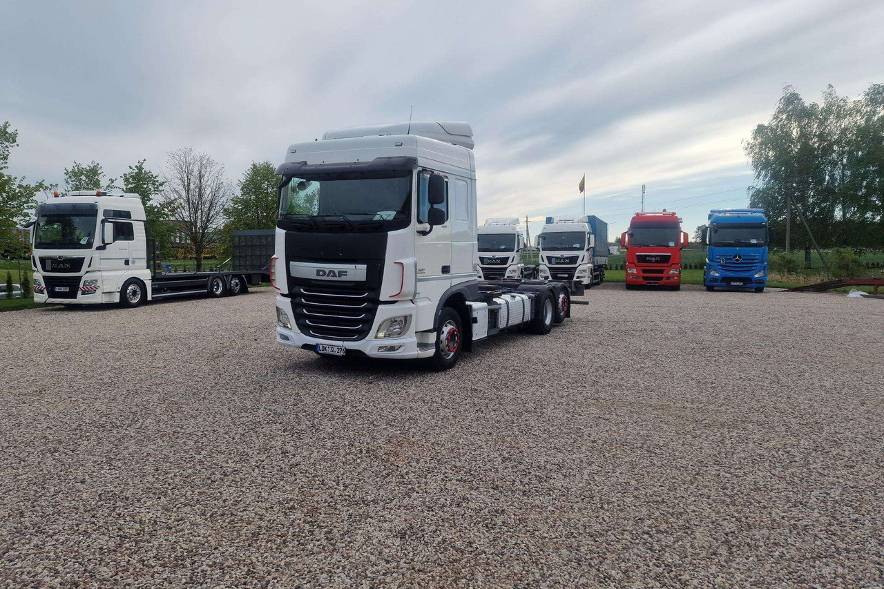 DAF XF 460 - Camião transportador de contêineres/ Caixa móvel: foto 2 DAF XF 460 - Camião transportador de contêineres/ Caixa móvel: foto 2