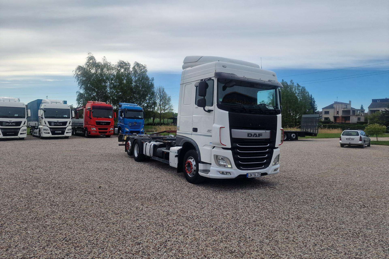 DAF XF 460 - Camião transportador de contêineres/ Caixa móvel: foto 1 DAF XF 460 - Camião transportador de contêineres/ Caixa móvel: foto 1
