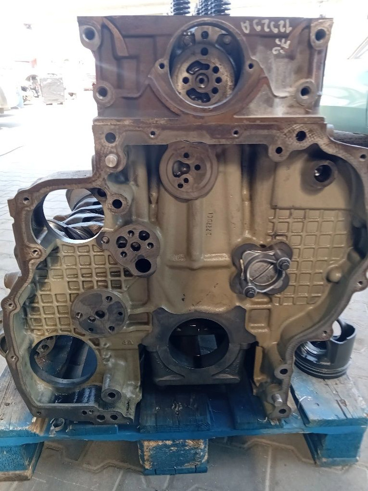 Blok om 471 głowica tłoki stan nieznany, wał po zatarciu - Motor: foto 3 Blok om 471 głowica tłoki stan nieznany, wał po zatarciu - Motor: foto 3