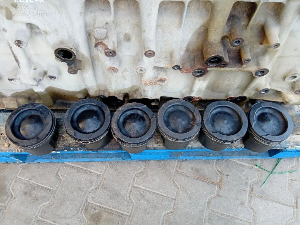 Blok om 471 głowica tłoki stan nieznany, wał po zatarciu - Motor: foto 5 Blok om 471 głowica tłoki stan nieznany, wał po zatarciu - Motor: foto 5