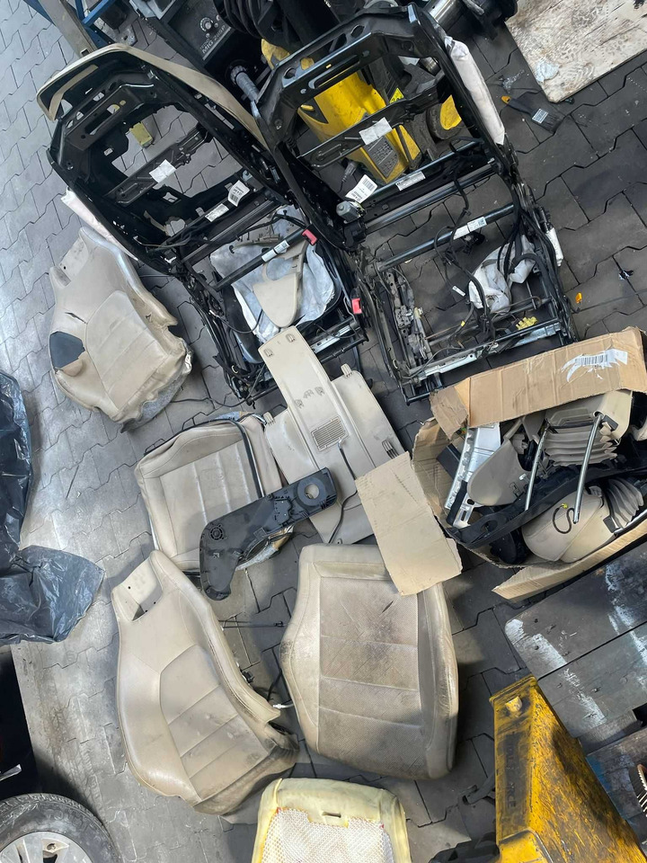 Fotele do Mercedes W 207 kabrio - Banco por Automóvel: foto 2 Fotele do Mercedes W 207 kabrio - Banco por Automóvel: foto 2