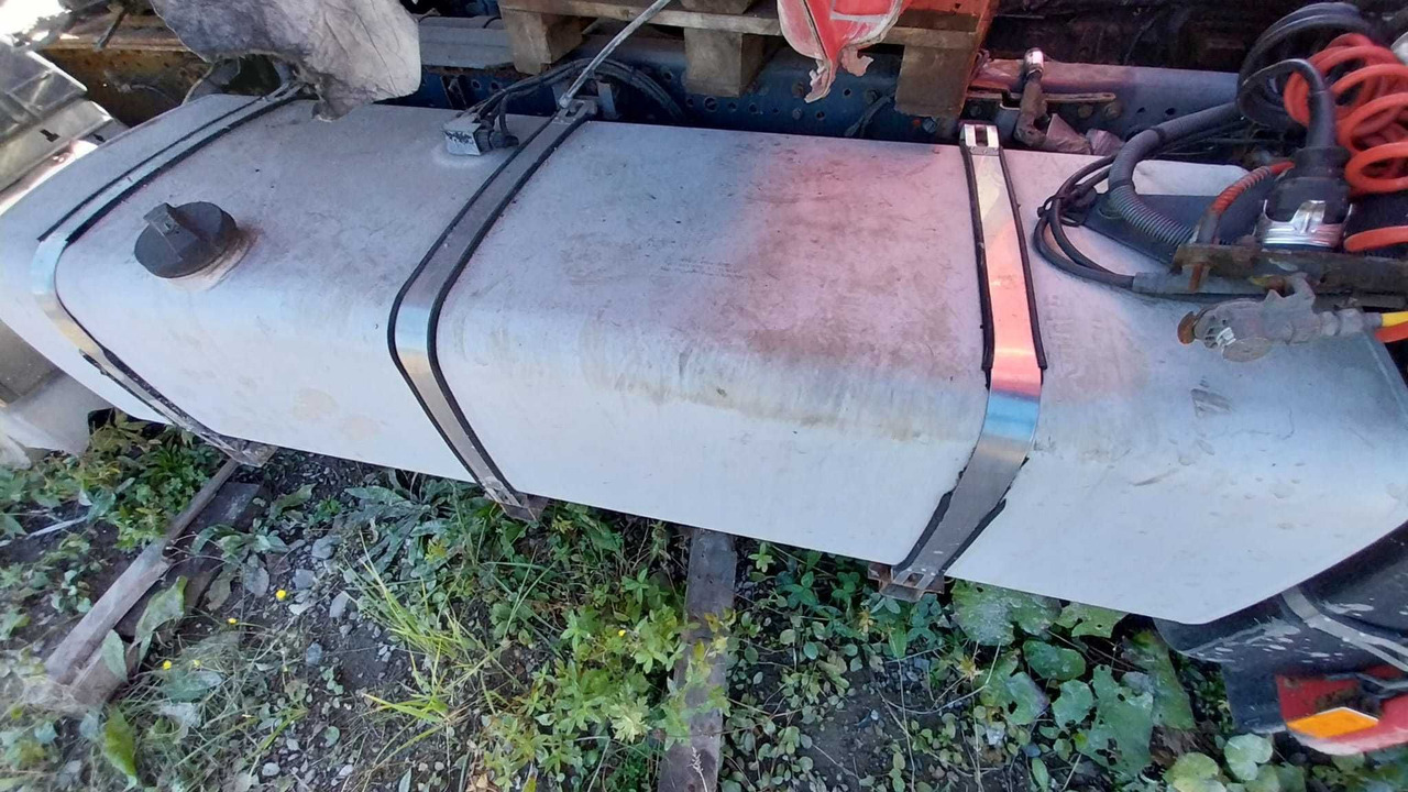 Zbiornik paliwowa bak IVECO STRALIS hiway mega e5 aluminiowy 570/600 - Tanque de combustível por Camião: foto 1 Zbiornik paliwowa bak IVECO STRALIS hiway mega e5 aluminiowy 570/600 - Tanque de combustível por Camião: foto 1