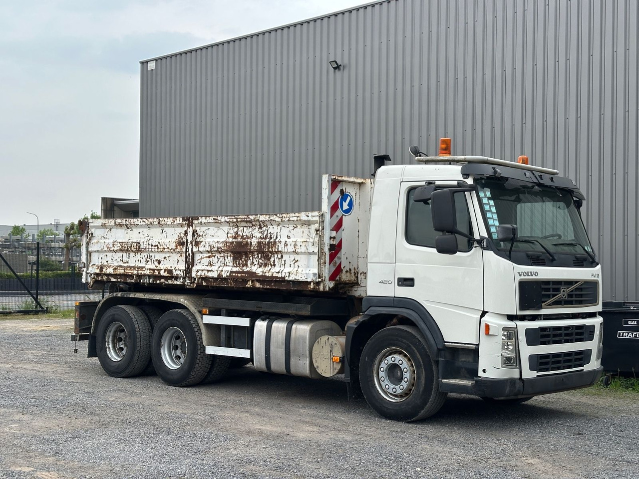 Volvo FM 420 - Camião polibenne: foto 1 Volvo FM 420 - Camião polibenne: foto 1
