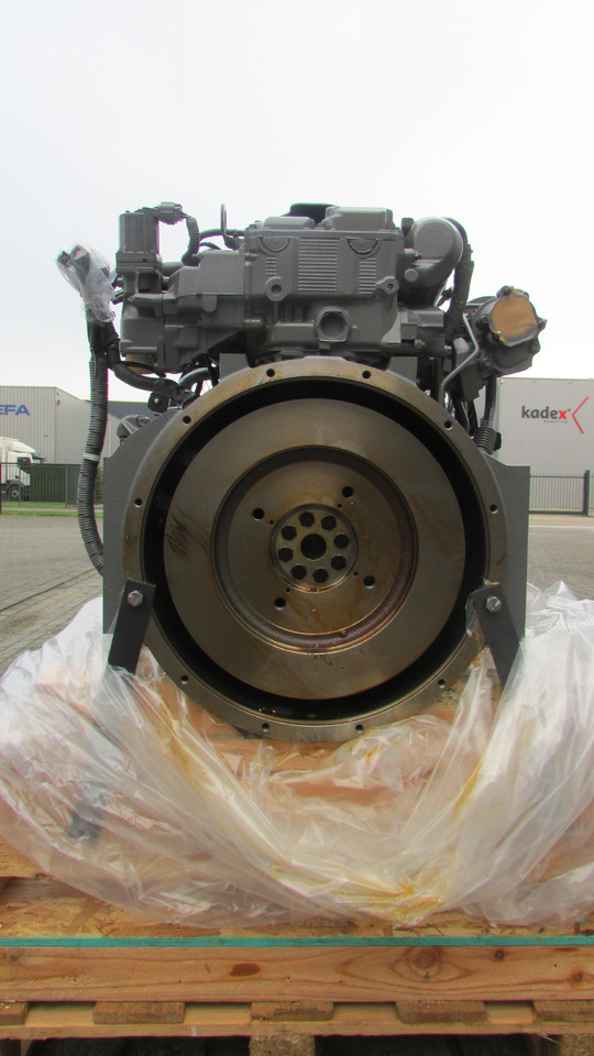 Isuzu 4JJ1XYSA-01 - Motor por Escavadeira: foto 2 Isuzu 4JJ1XYSA-01 - Motor por Escavadeira: foto 2