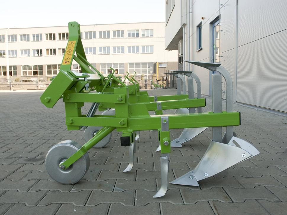 Bomet Jäthacke-Häufler / Hoe ridger / Butteuse / Rincalzatore assolcatore / Полольник-окучник / Obsypnik - Maquina para lavrar a terra: foto 4 Bomet Jäthacke-Häufler / Hoe ridger / Butteuse / Rincalzatore assolcatore / Полольник-окучник / Obsypnik - Maquina para lavrar a terra: foto 4